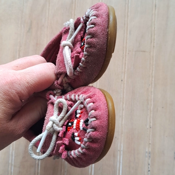 Minnetonka Thunderbird Leather Girl's Moccasin Native American HandBeaded - Picture 7 of 12